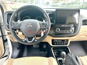 Xe Mitsubishi Outlander 2.0 CVT 2017