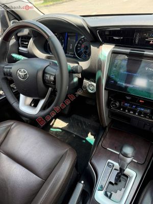 Xe Toyota Fortuner 2.7V 4x2 AT 2020