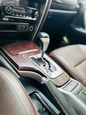 Xe Toyota Fortuner 2.7V 4x2 AT 2020