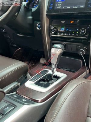 Xe Toyota Fortuner 2.7V 4x2 AT 2018